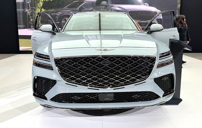 제네시스 GV80 하이브리드 전면 디자인